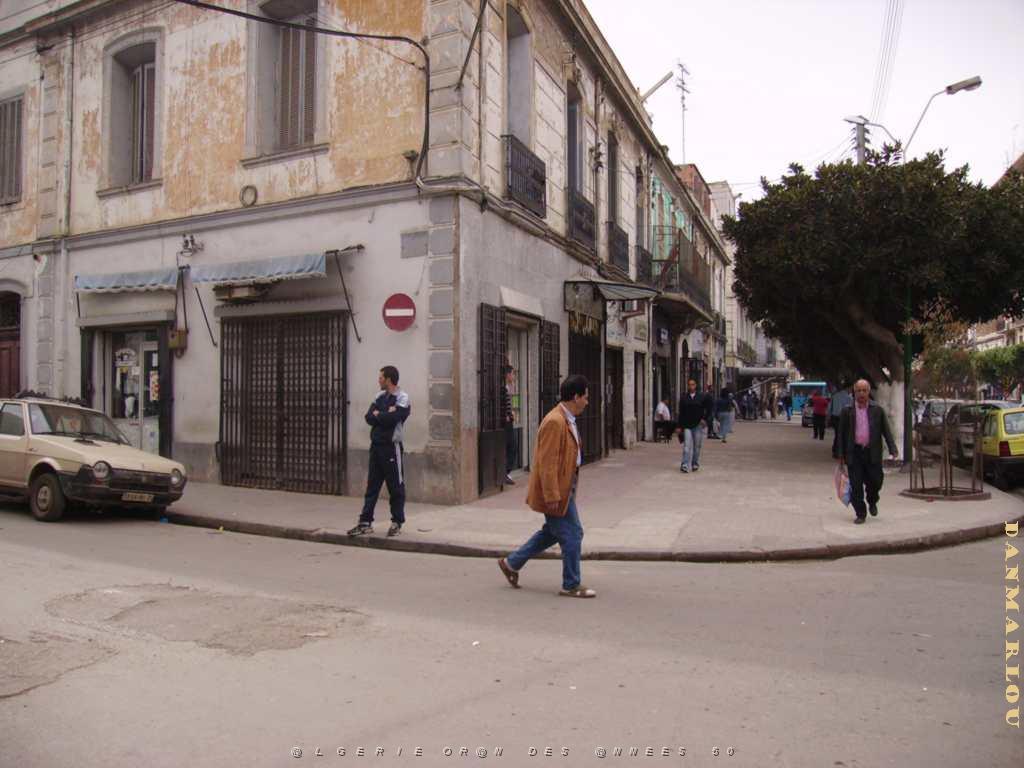 ORAN COIN RUE D ASSAS ET BD H GIRAUD EX CAFE CERDAN.JPG
